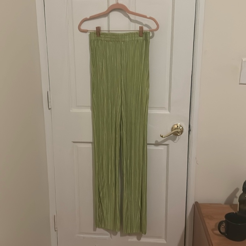 Like new shimmery green crepe pants!